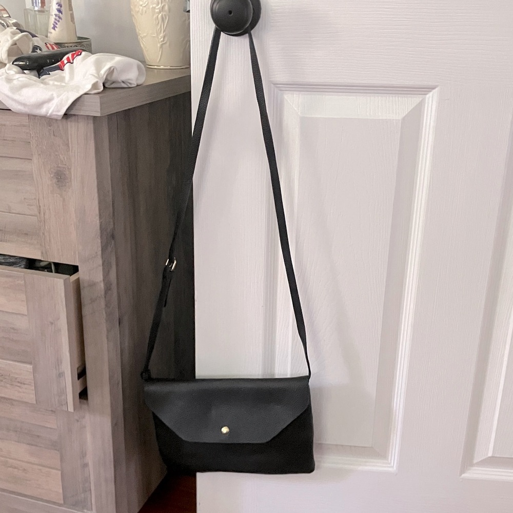 FOREVER 21 Elegant Black Crossbody Bag